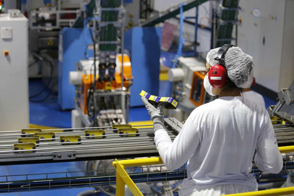 A Colômbia iniciou a transição para uma semana de trabalho mais curta, com redução gradual das horas e manutenção integral de salários e benefícios