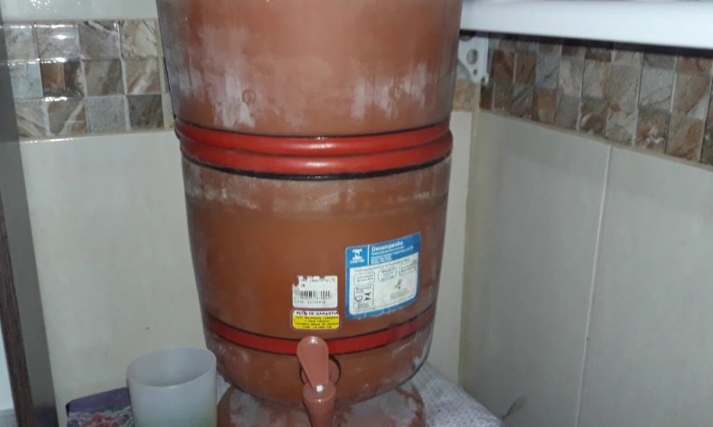 Manchas no filtro de barro