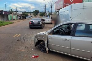 Câmeras flagram colisão após manobra de marcha à ré na Avenida Comercial, em Anápolis