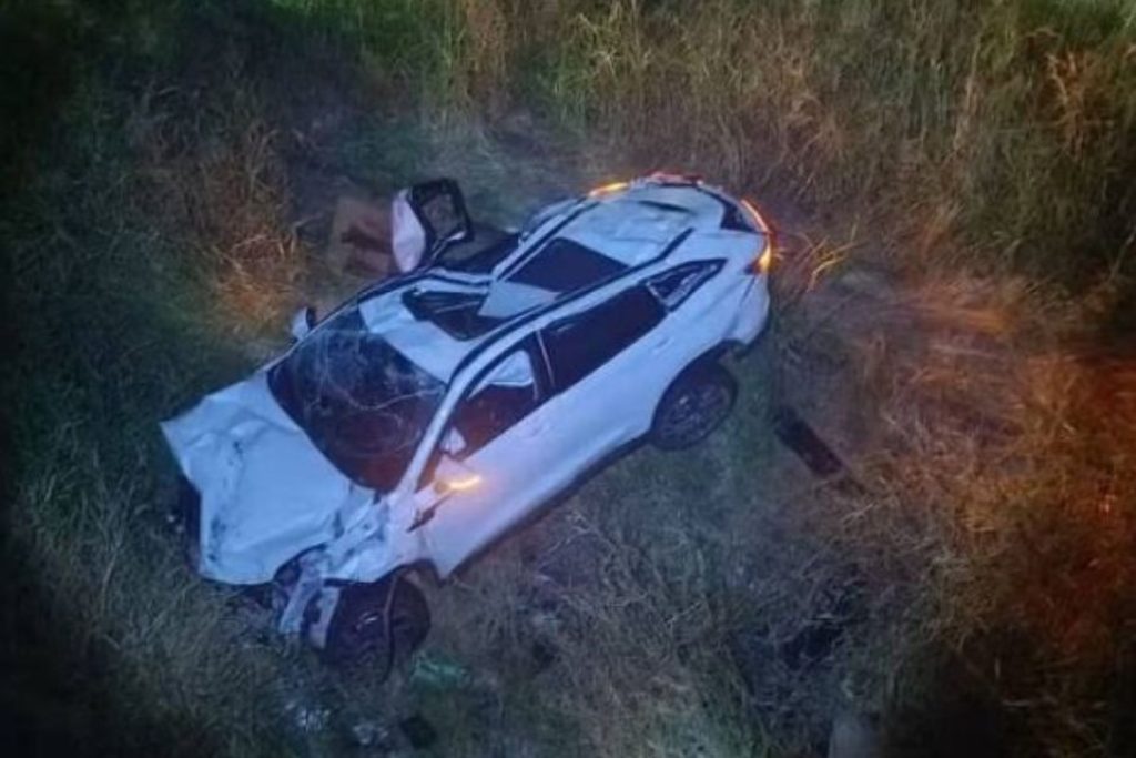 Perseguição policial no Rio termina com um morto e oito feridos após carro cair em linha do trem
