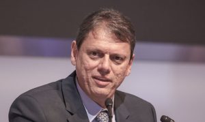 Moraes autoriza Tarcísio a visitar Bolsonaro na prisão na quinta-feira