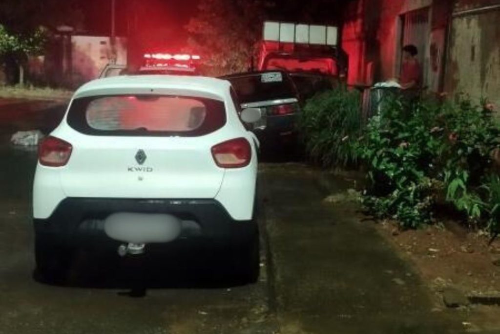 Motorista bêbado bate carro, ameaça família e acaba preso em Anápolis