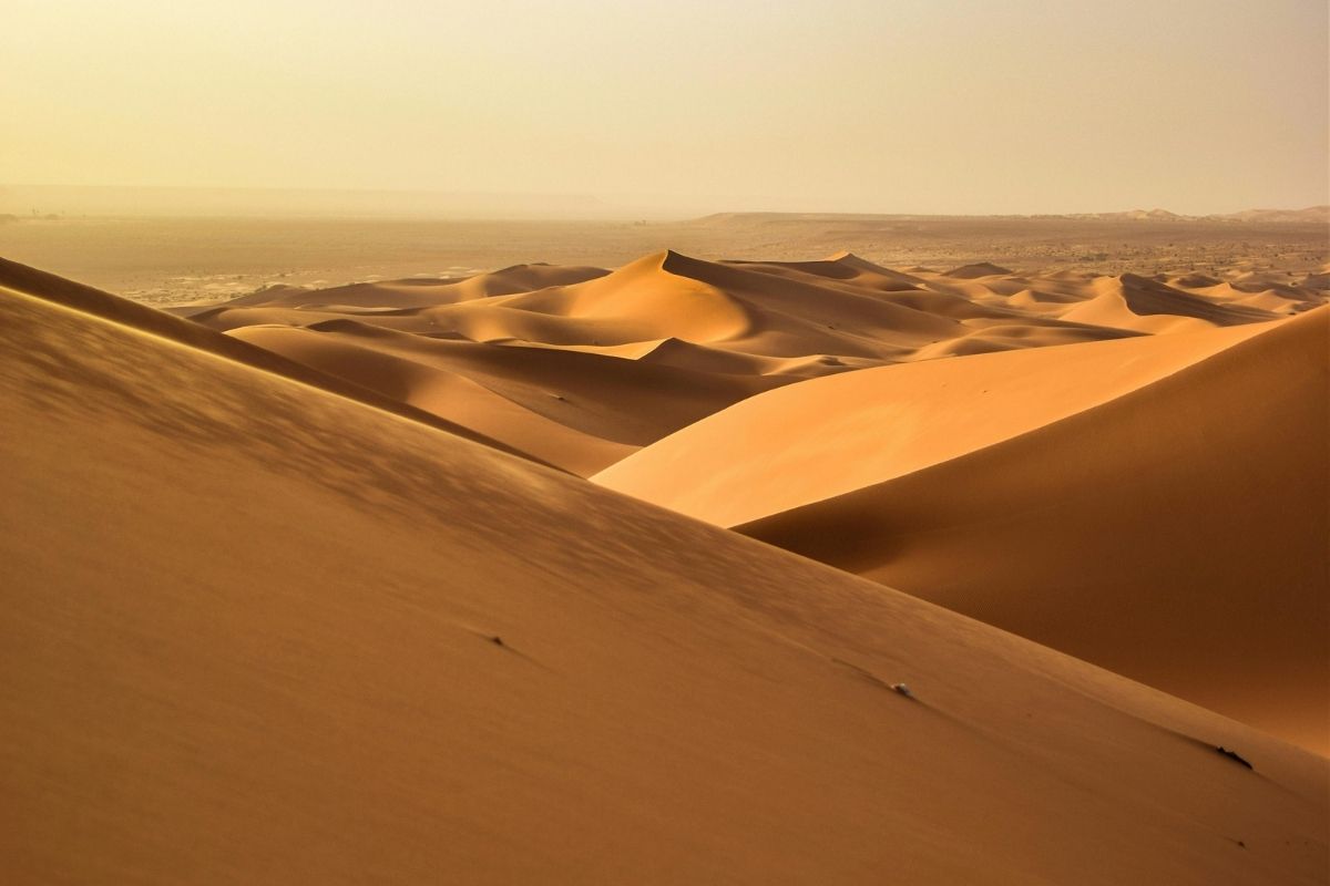 Descoberta surpreendente revela lago subterrâneo gigante escondido sob o deserto do Saara