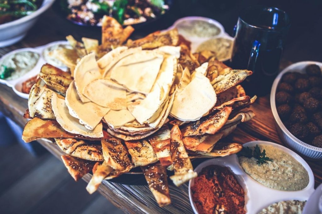 Receita fácil de pão sírio para aproveitar o lanche da tarde ou da noite