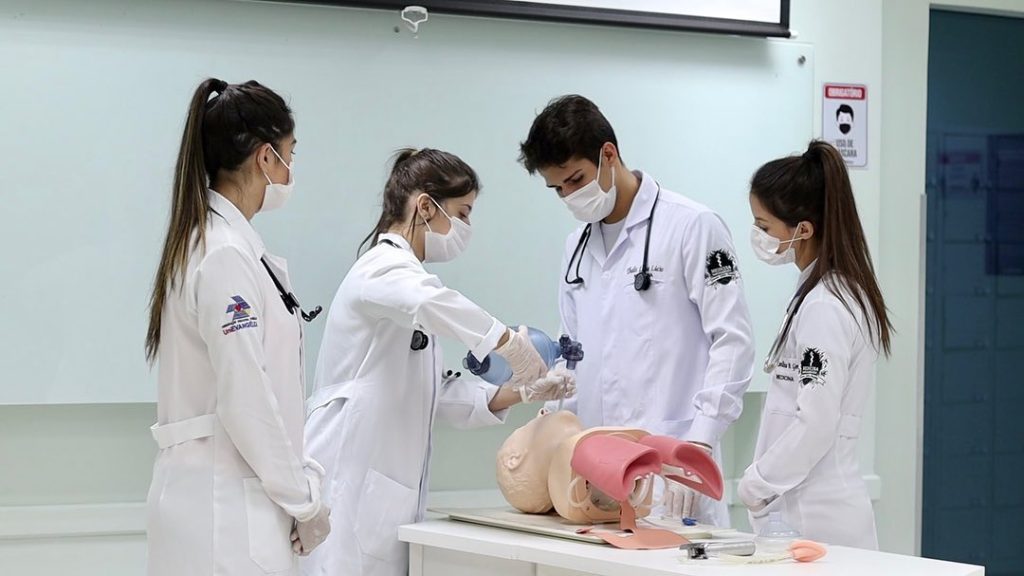 Curso de Medicina da UniEVANGÉLICA se consolidou como referência regional e nacional. (Foto: Divulgação)
