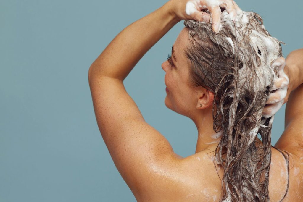 a frequência ideal para lavar o cabelo