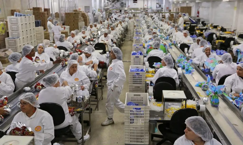 trabalhador brasileiro terá que trabalhar mais na semana com o fim da escala 6x1?