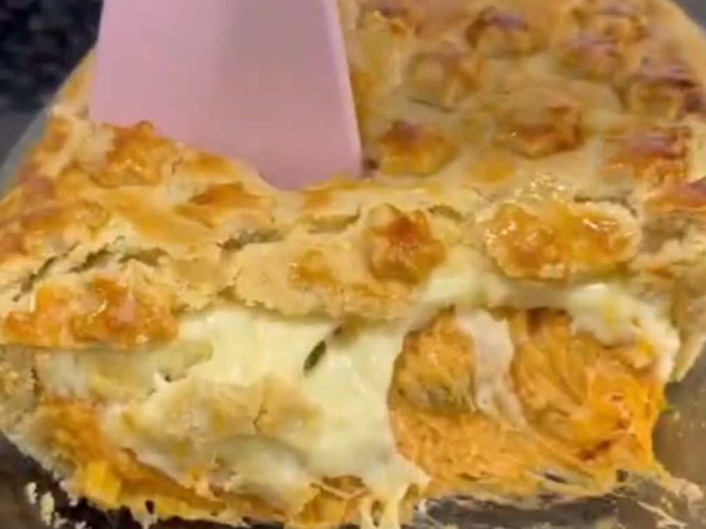 Empadão de frango com requeijão: receita cremosa e fácil para o lanche