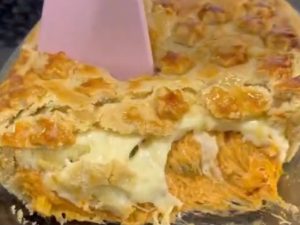 Empadão de frango com requeijão: receita cremosa e fácil para o lanche