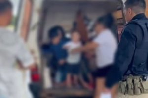 PRF em Anápolis flagra 4 crianças sendo levadas em compartimento de carga de Fiorino