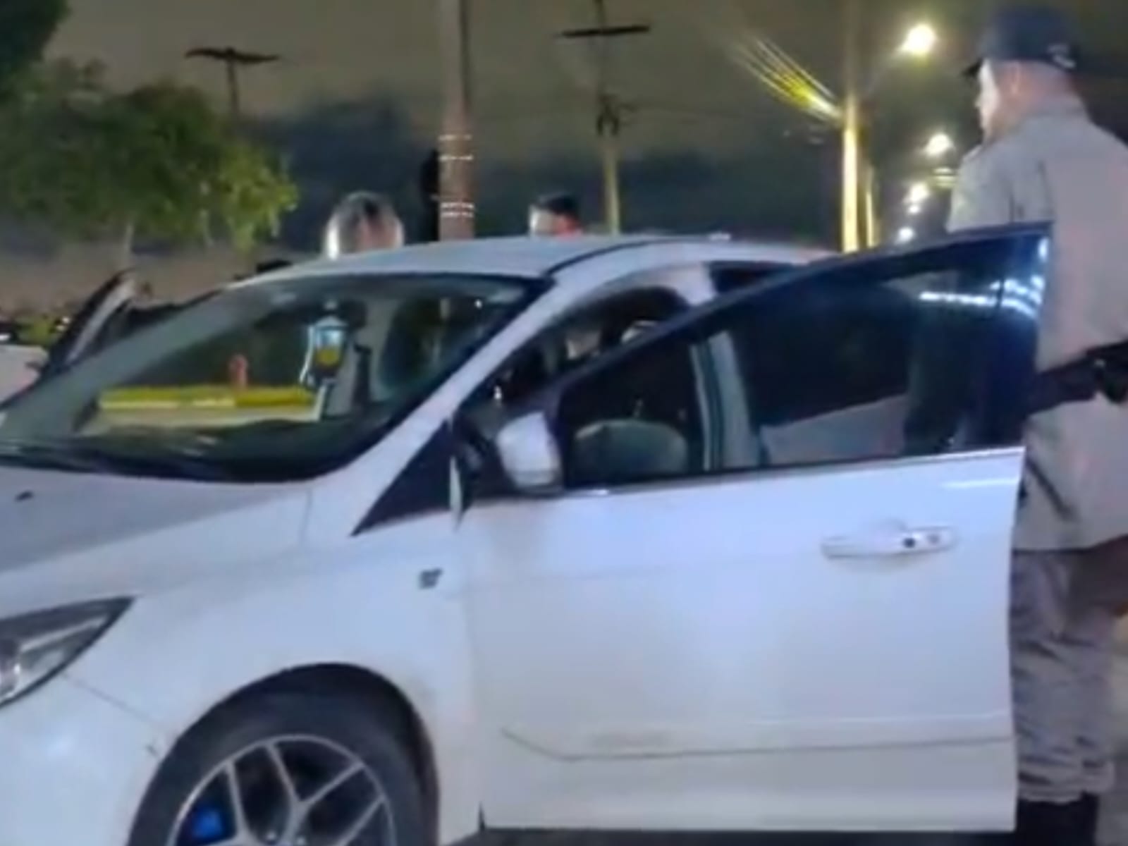 Abordagem termina com casal preso por ameaça e injúria racial contra sargento em Goiânia: “vai amanhecer com a boca cheia de formiga”
