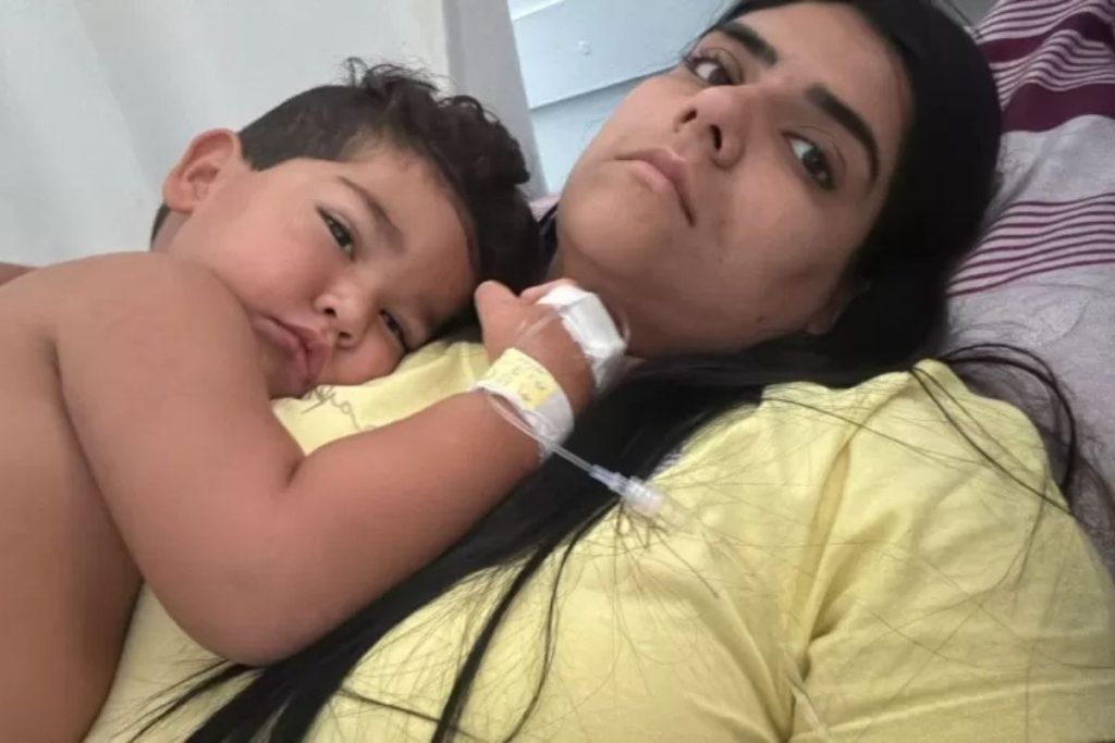 Criança é internada após 22 crises de diarreia depois de visitar parques aquáticos em Caldas Novas