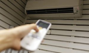 Função escondida do controle ajuda a limpar o ar-condicionado