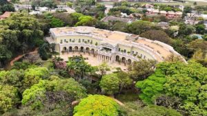 Bilionária com uma das maiores fortunas do Brasil tem mansão de R$ 2,8 bilhões que surpreende com 130 cômodos