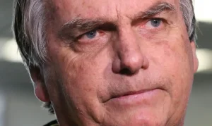 Moraes pede relatório de visitas e rotina de Bolsonaro na prisão