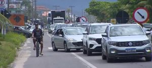 O que a lei diz sobre parar o carro no acostamento das rodovias
