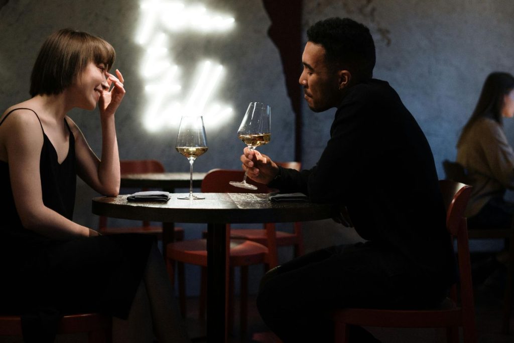 APROXIMAR DE ALGUÉM IMPORTANTE NOS PRÓXIMOS DIAS