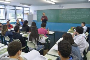 Projeto prevê mudança na isenção do Imposto de Renda para professores com salários de até R$ 10 mil