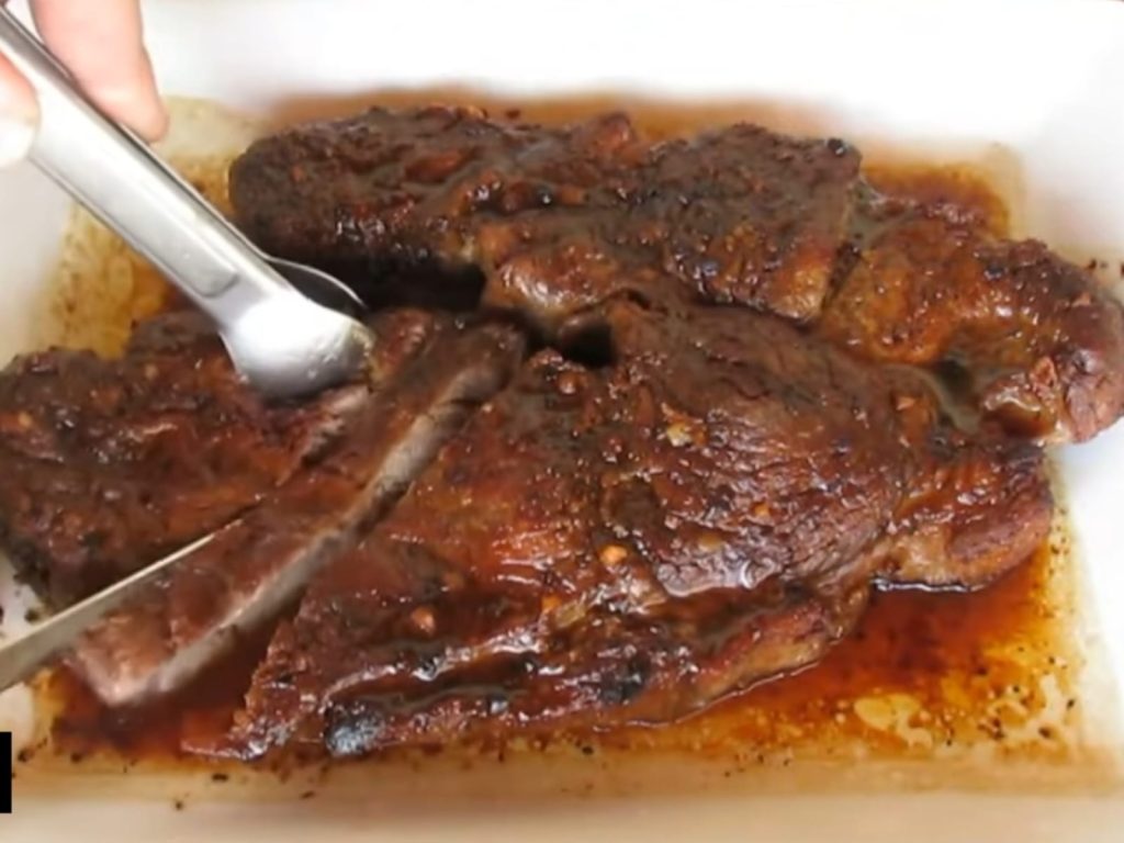 Conheça a carne para assar que é suculenta, barata e pouco pedida no açougue