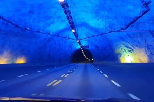 Túnel mais longo do mundo desafia motoristas com 20 minutos sem ver a luz do dia