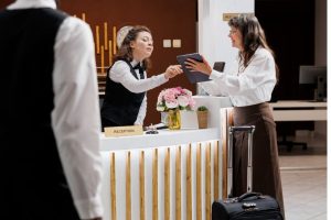 ATITUDES COMUNS DE HÓSPEDES