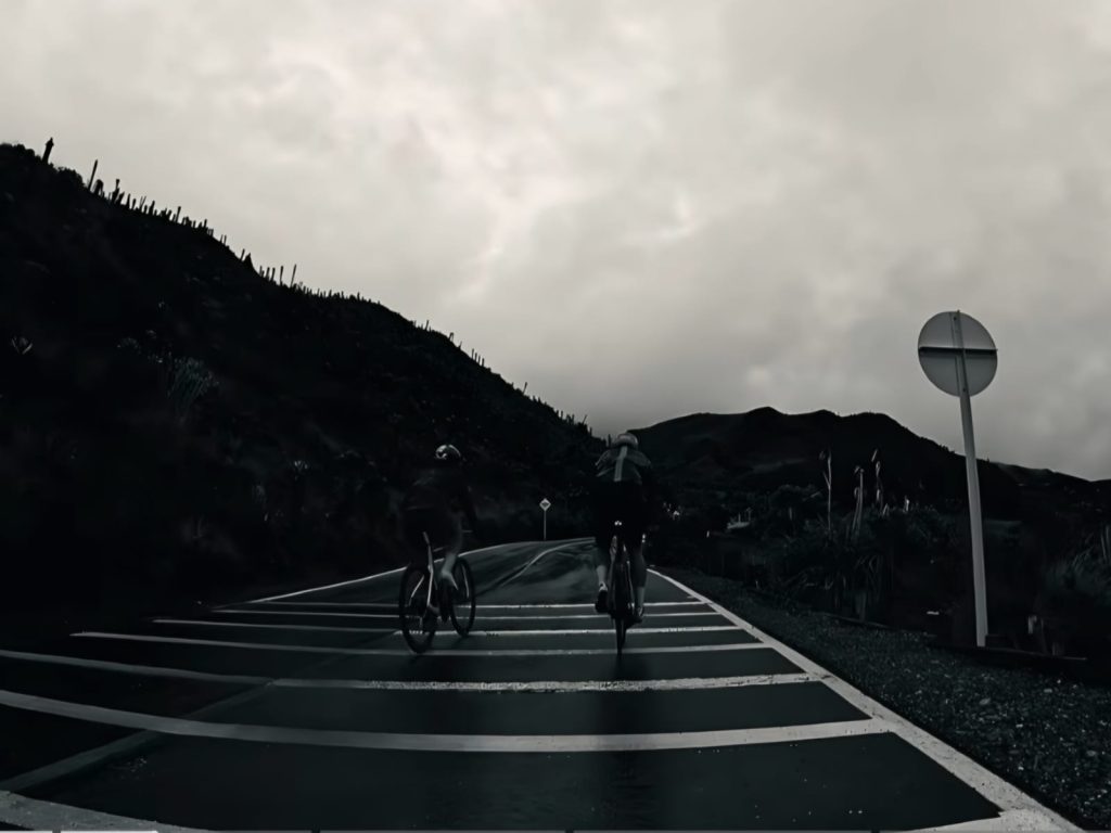 A estrada com a subida mais longa do mundo tem 115 km de extensão e mais de 4 mil metros de desnível