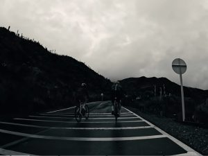 A estrada com a subida mais longa do mundo tem 115 km de extensão e mais de 4 mil metros de desnível