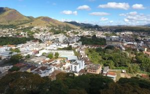 Conheça Valença, a Cidade dos Barões no interior do Rio de Janeiro, que reúne arquitetura histórica, vida universitária, natureza e qualidade de vida.
