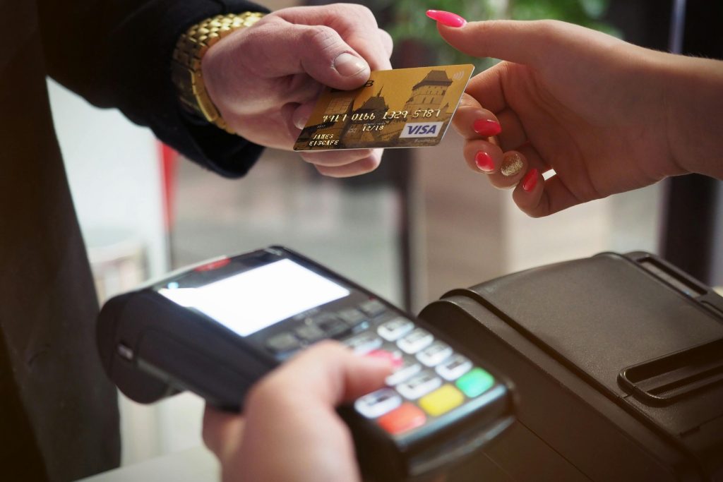 Comunicado para todos os brasileiros que usam a função de aproximação no cartão de crédito