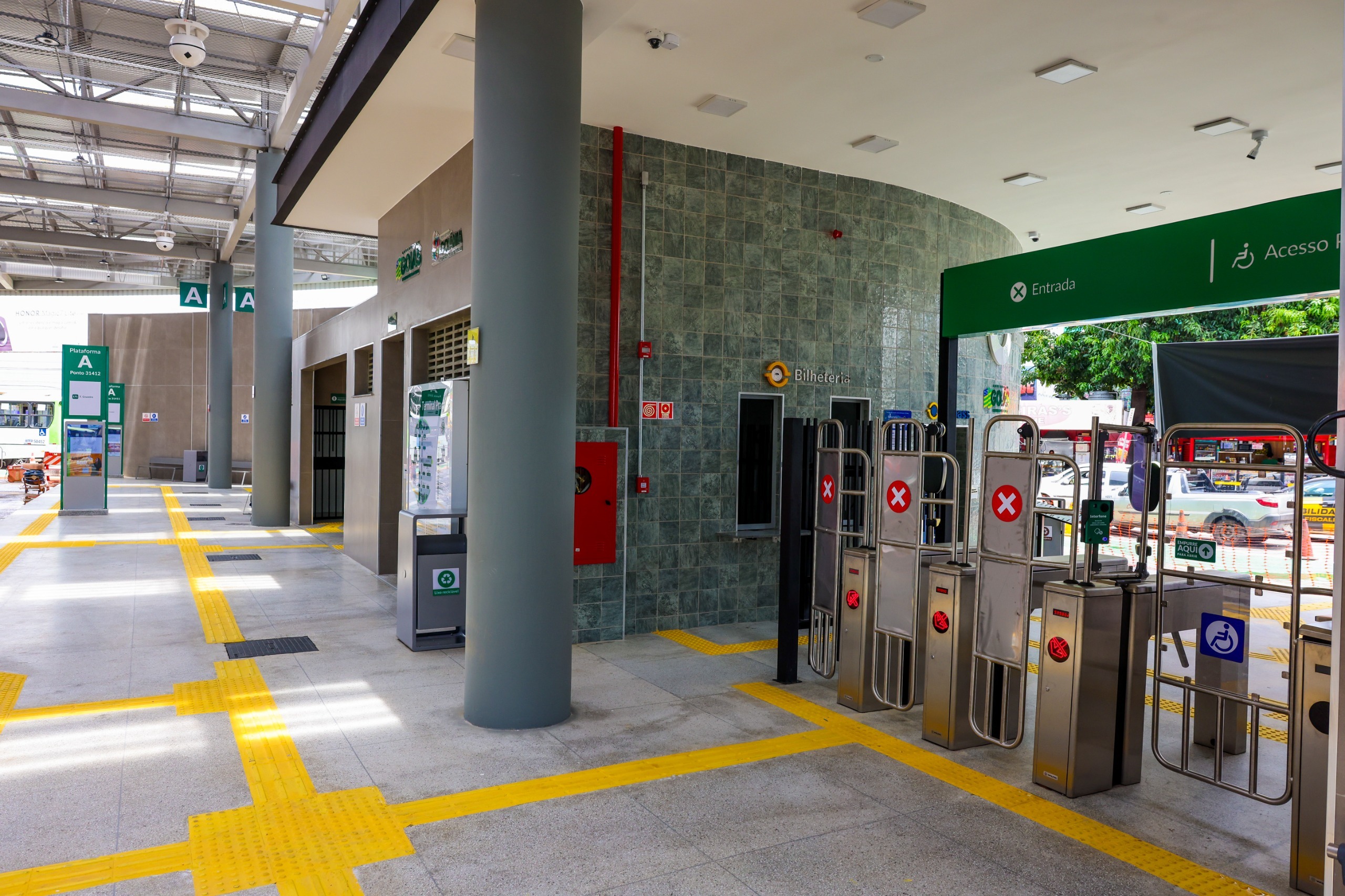 Veja como ficou o Terminal Praça A, reconstruído após 26 anos sem reforma