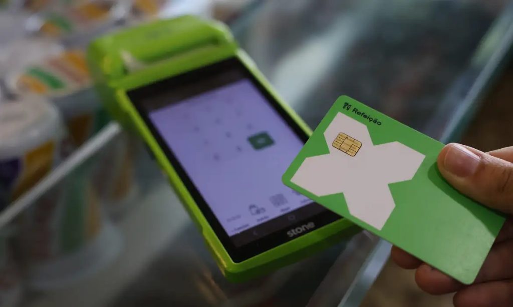 Decisão da Justiça do RS garante pagamento do auxílio-refeição durante as férias e inclui o benefício no cálculo do terço constitucional.