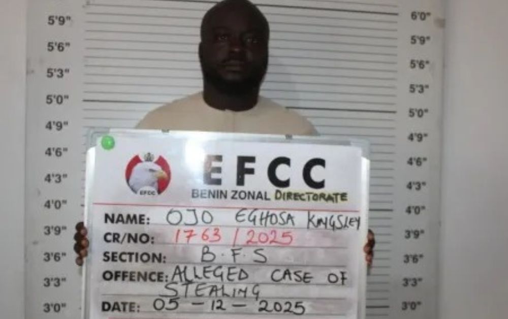 Homem na Nigéria foi condenado após gastar R$ 5,6 milhões depositados por engano em sua conta bancária e não devolver o valor