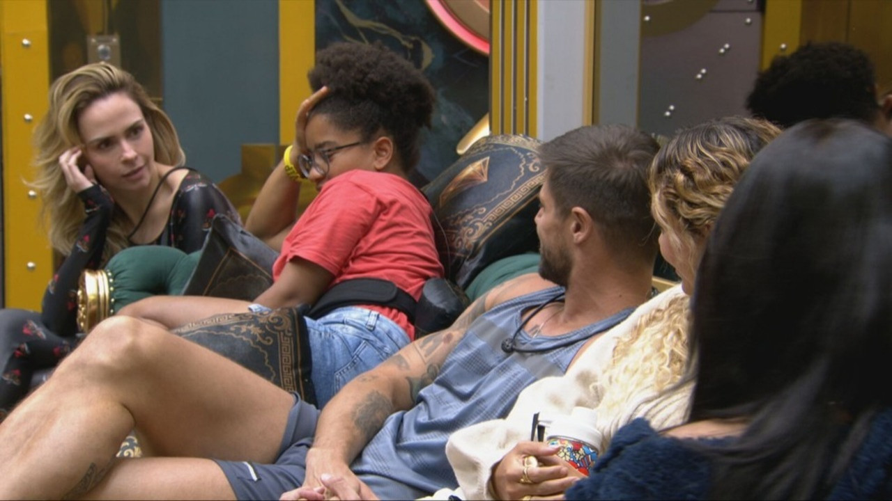 BBB 26: Ana Paula brinca com Jonas: "Sei que você está a fim de mim"