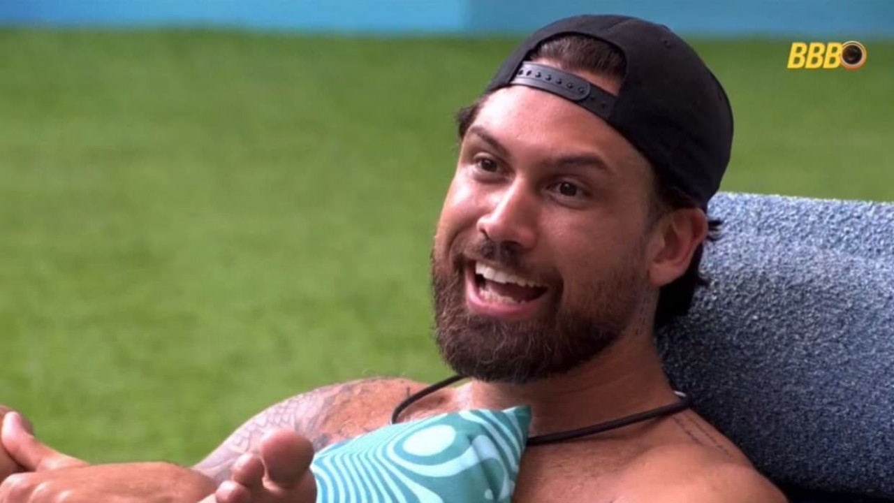 BBB 26: Equipe de Brigido vai pra Justiça após sexualidade e fé do brother serem questionadas