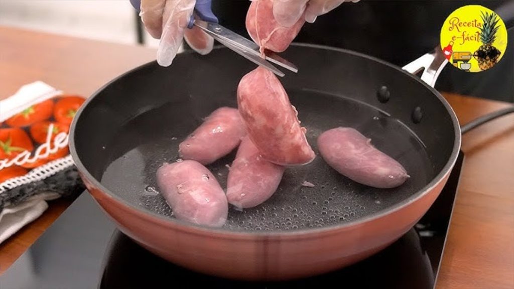 Vinagre na água do cozimento: truque simples impede que linguiças estourem ao cozinhar