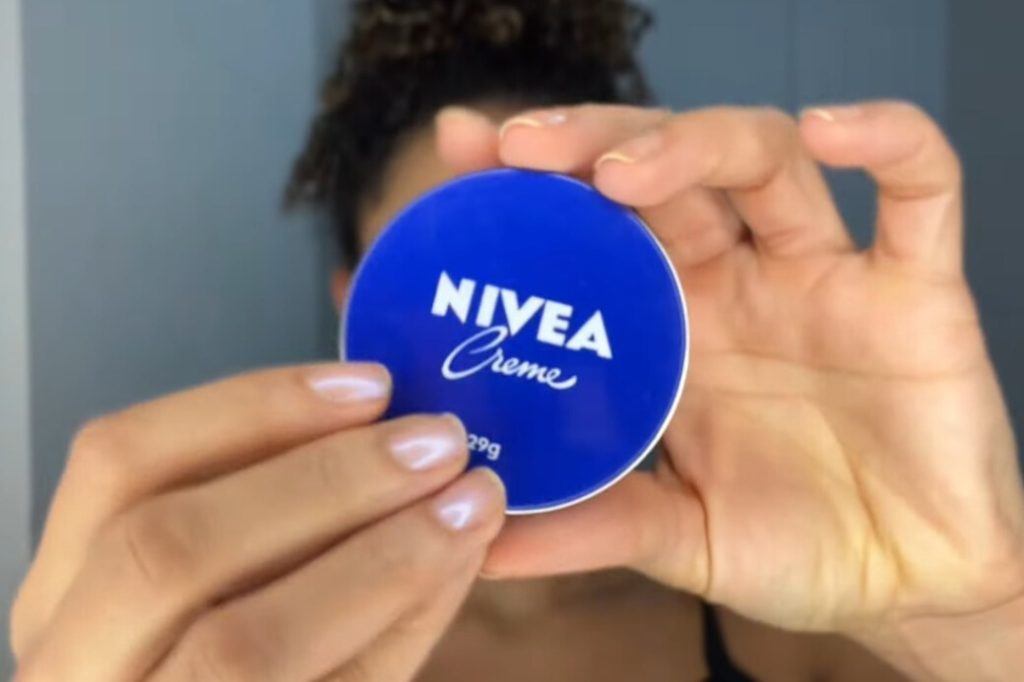 Famosa lata azul da Nivea: especialista explica por que o produto está entre os melhores do mercado