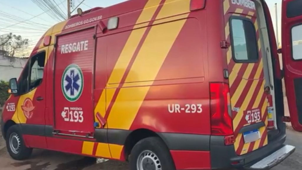 Corpo de Bombeiros atendeu à ocorrência. idoso