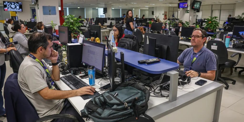 PEC em análise no Congresso prevê o fim gradual da escala 6x1, com redução da jornada para 36 horas semanais e dois dias de descanso.