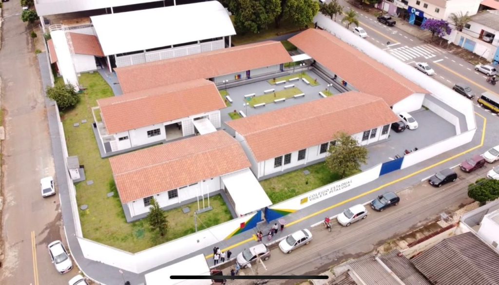 Com quadra coberta e laboratórios, novo Colégio Estadual Violeta Pitaluga é inaugurado em Anápolis