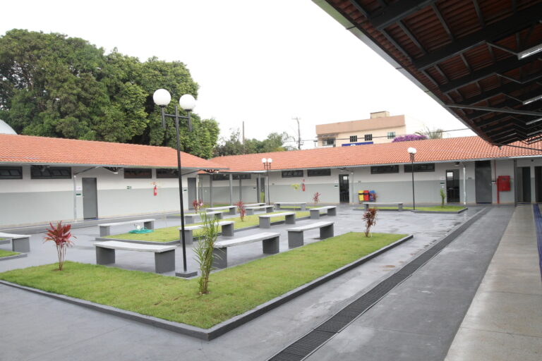 Com quadra coberta e laboratórios, novo Colégio Estadual Violeta Pitaluga é inaugurado em Anápolis