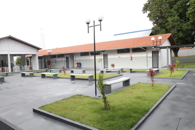 Com quadra coberta e laboratórios, novo Colégio Estadual Violeta Pitaluga é inaugurado em Anápolis