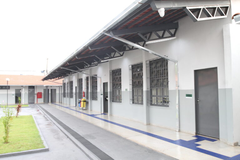 Com quadra coberta e laboratórios, novo Colégio Estadual Violeta Pitaluga é inaugurado em Anápolis