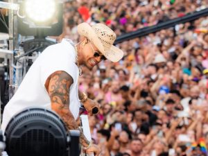 Léo Santana animou foliões no pré-carnaval de Goiânia. (Foto: Divulgação)