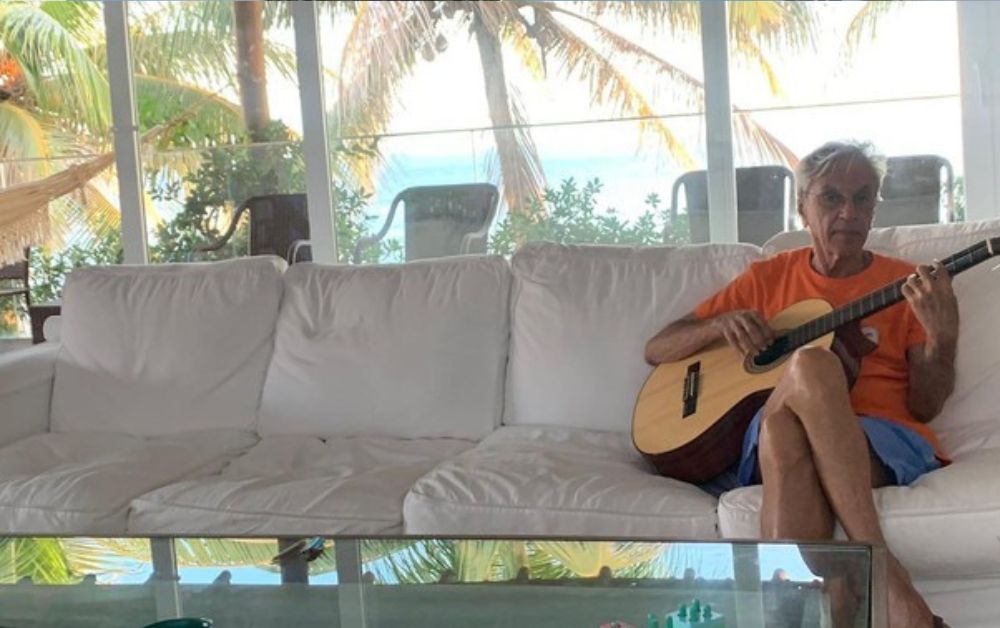 Casa de Caetano Veloso no Rio Vermelho se consolidou como refúgio cultural em Salvador, reunindo artistas, música e encontros marcados pela tradição baiana