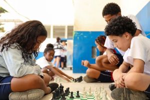 Proibido o uso de celular: lei proíbe aparelhos em escolas brasileiras e reforça o foco no aprendizado dos estudantes