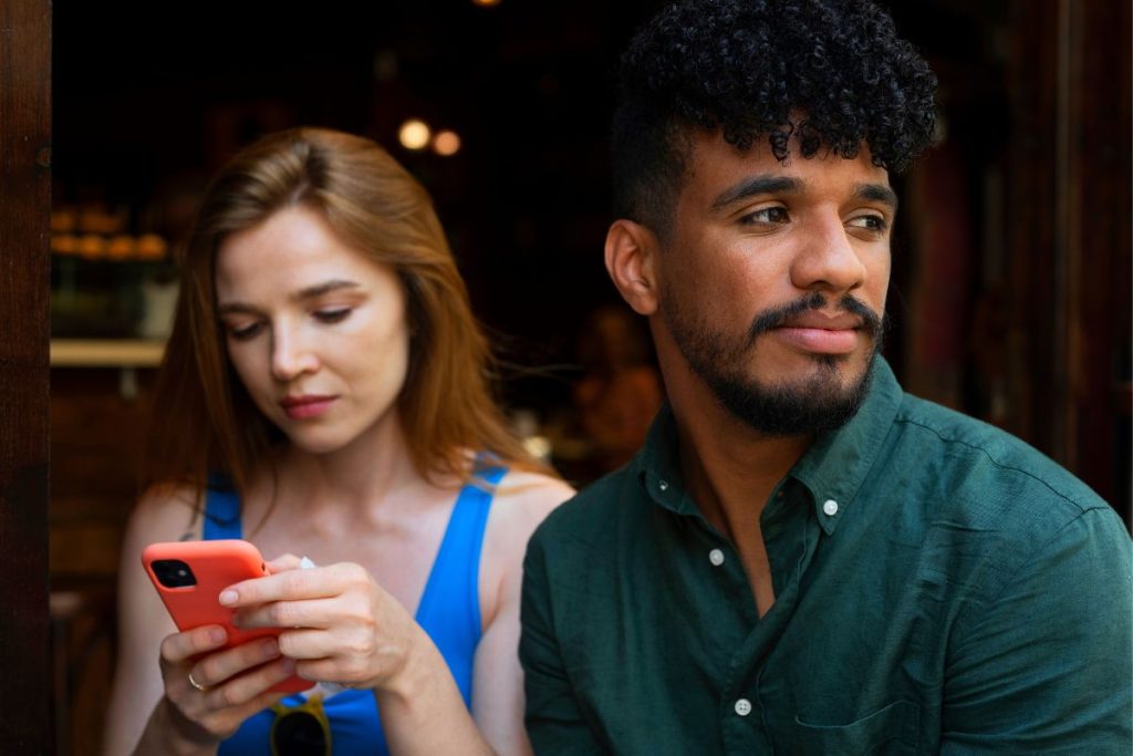 pequenos hábitos que fazem as pessoas não gostarem de você