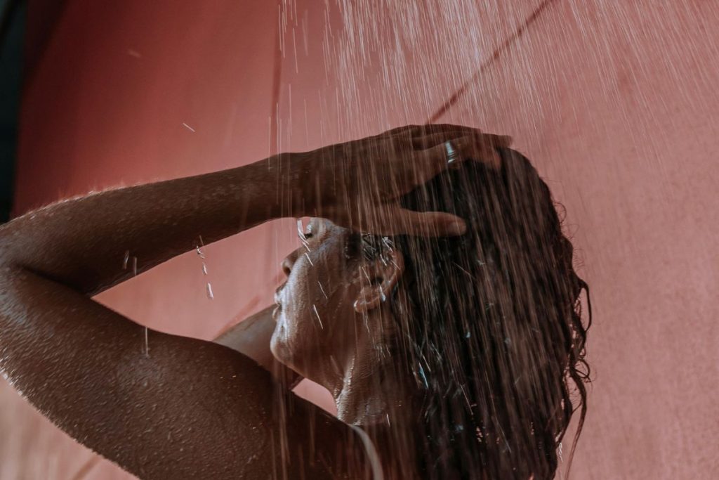 O hábito brasileiro de tomar 14 banhos por semana