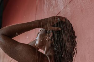 O hábito brasileiro de tomar 14 banhos por semana