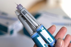 Anvisa emite alerta para risco de pancreatite associada a canetas emagrecedoras