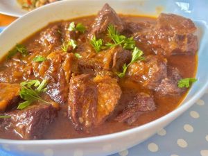 Carne de panela perfeita: receita ensinada por chef que deixa a carne macia, suculenta e com sabor irresistível